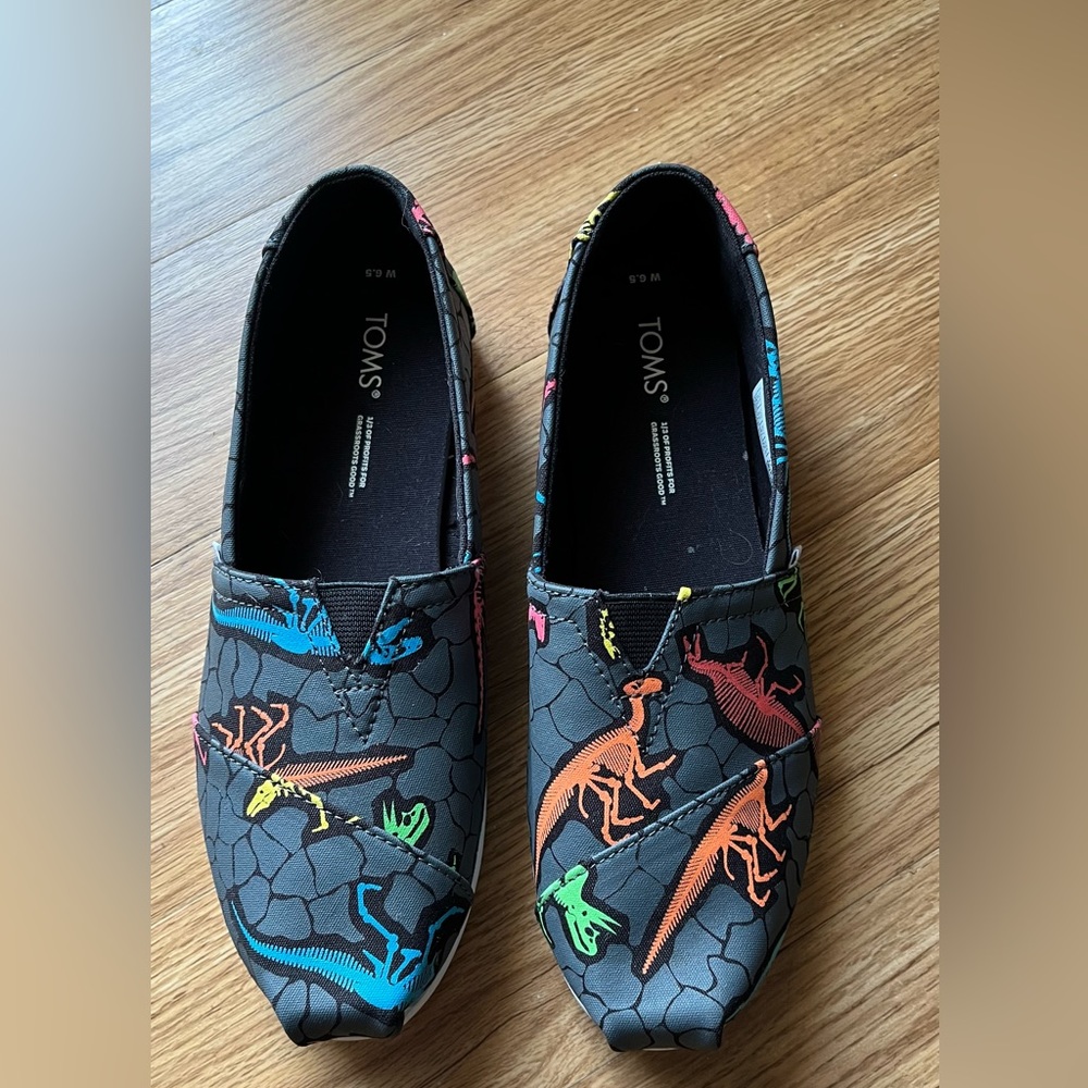 TOMS Alpargata Glow In the Dark Neon Dino Dig Dinosaur Print Women’s size 6.5